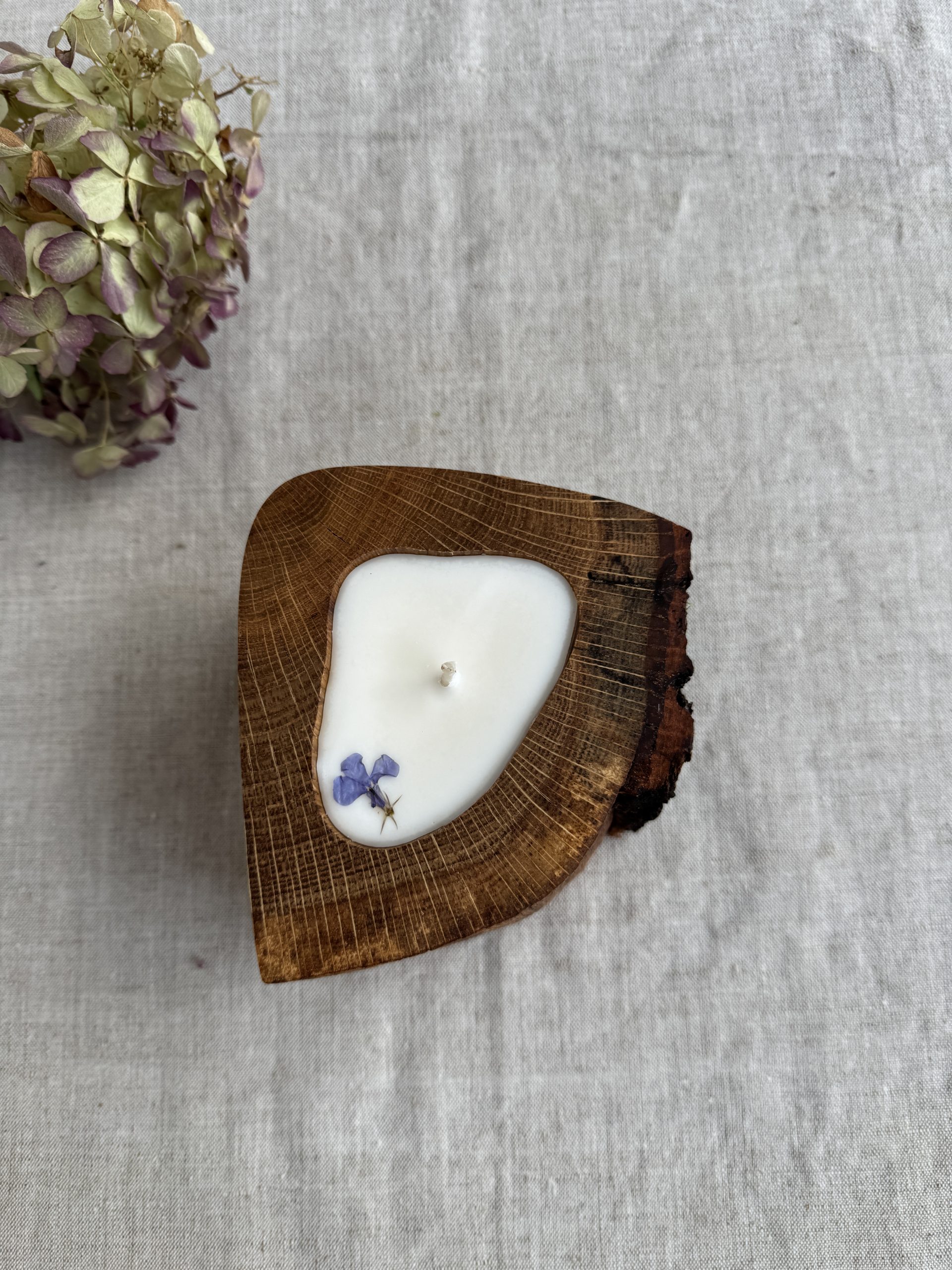 Soft Peony - Wooden Candle in Oak - Image 2