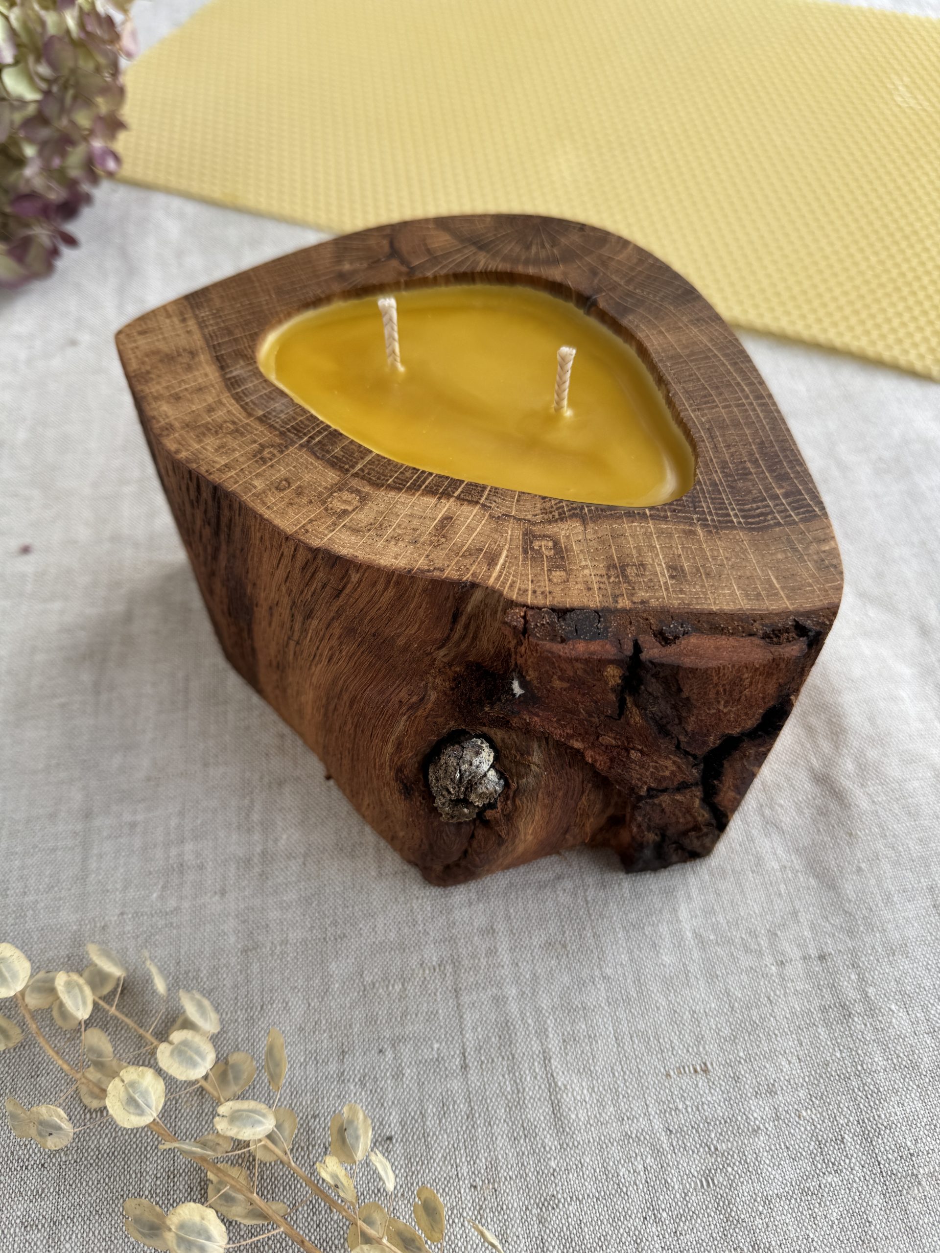 Oak Wood Candle - Natural Beeswax