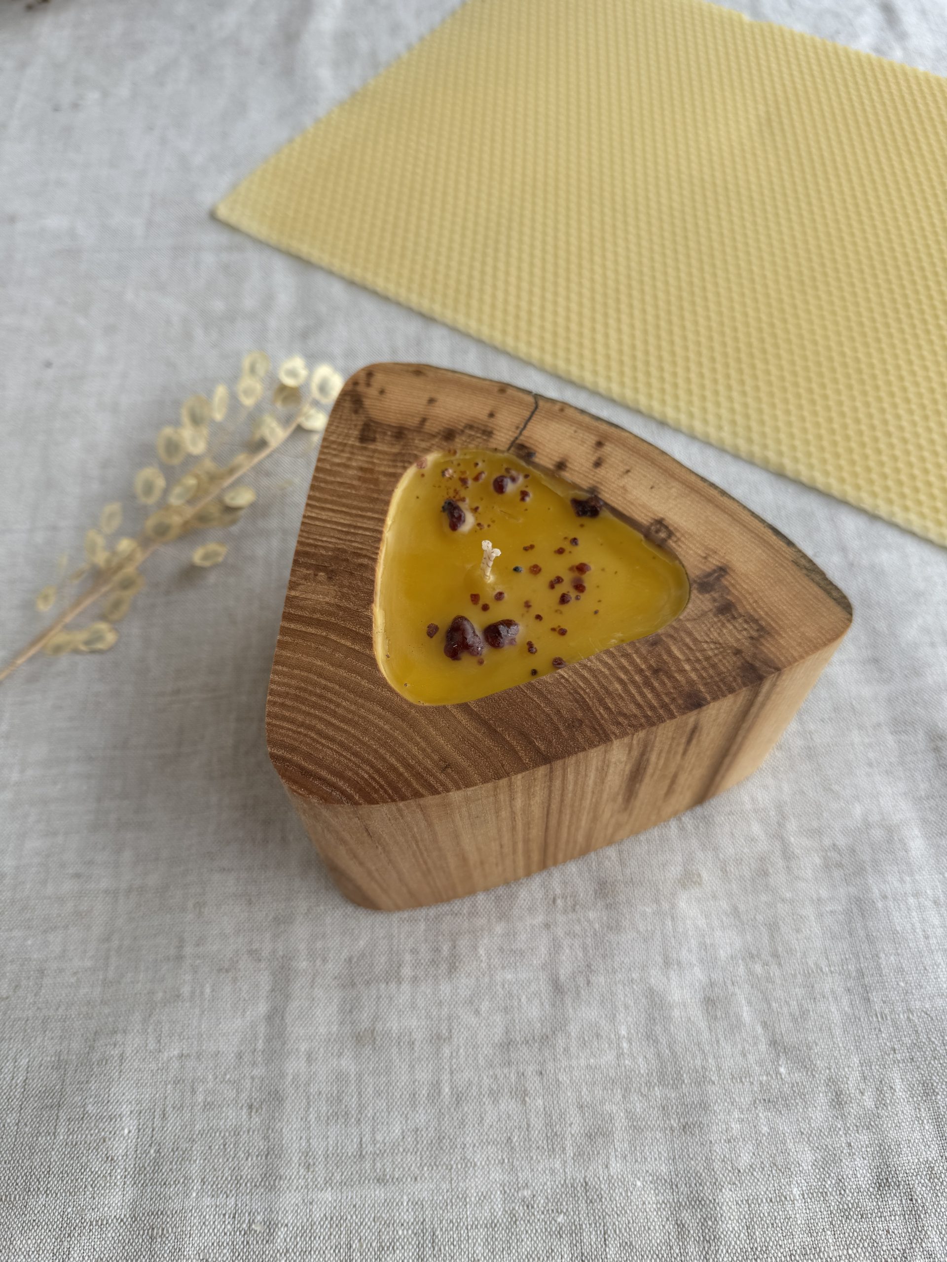 Elm Wood Candle - Beeswax & Propolis - Image 3