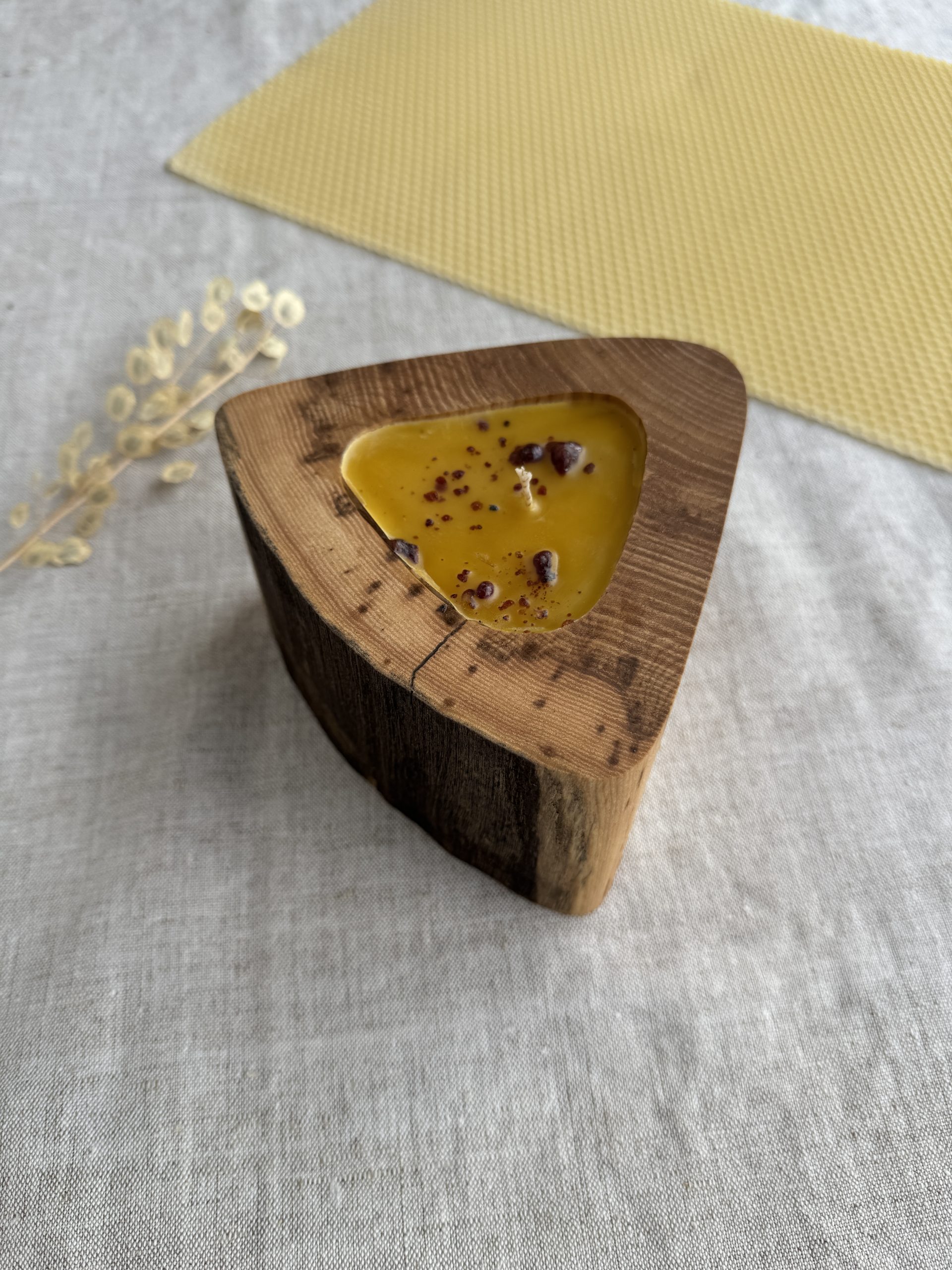 Elm Wood Candle - Beeswax & Propolis