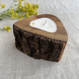 Handmade ash wood candle with Siena Elegance scent and natural soy wax
