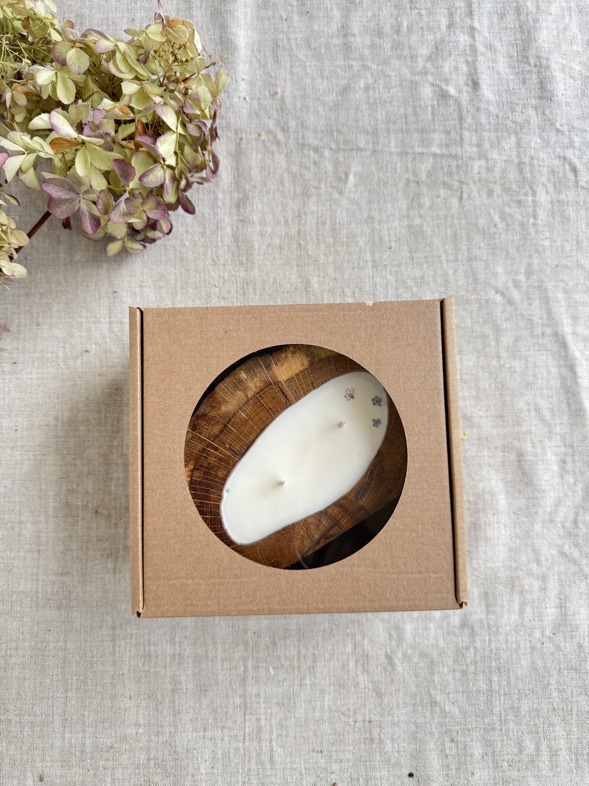 Siena Oak Essence Candle - Image 5
