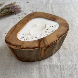 Handmade elm wood soy candle with Siena Elegance fragrance and dried flowers
