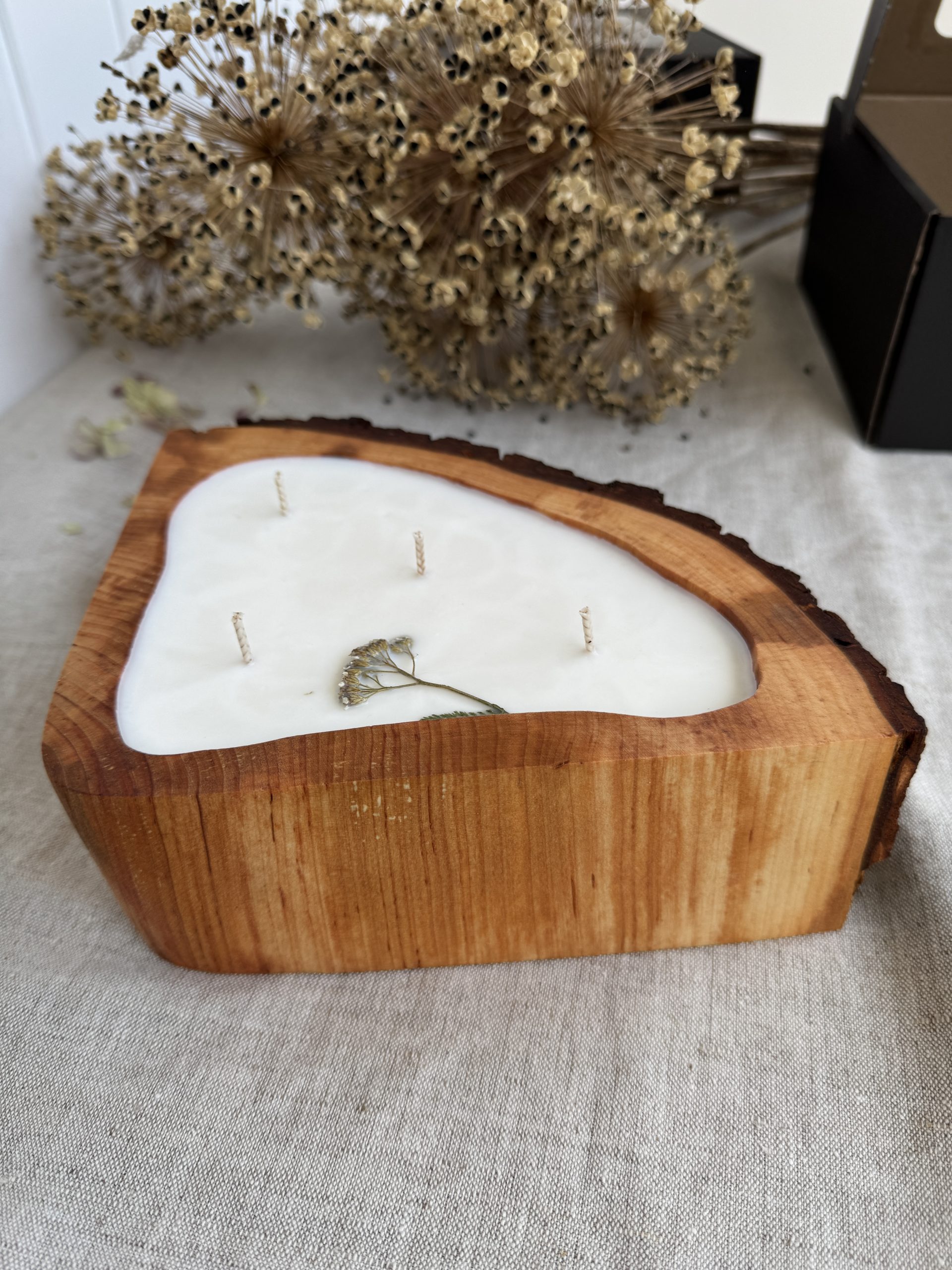 Alder Magnolia Bloom Candle - Image 3