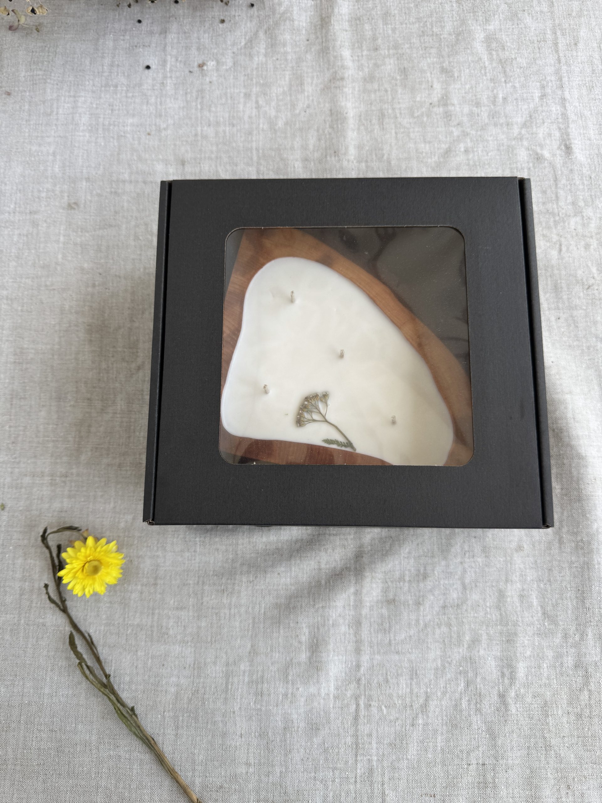 Alder Magnolia Bloom Candle - Image 5