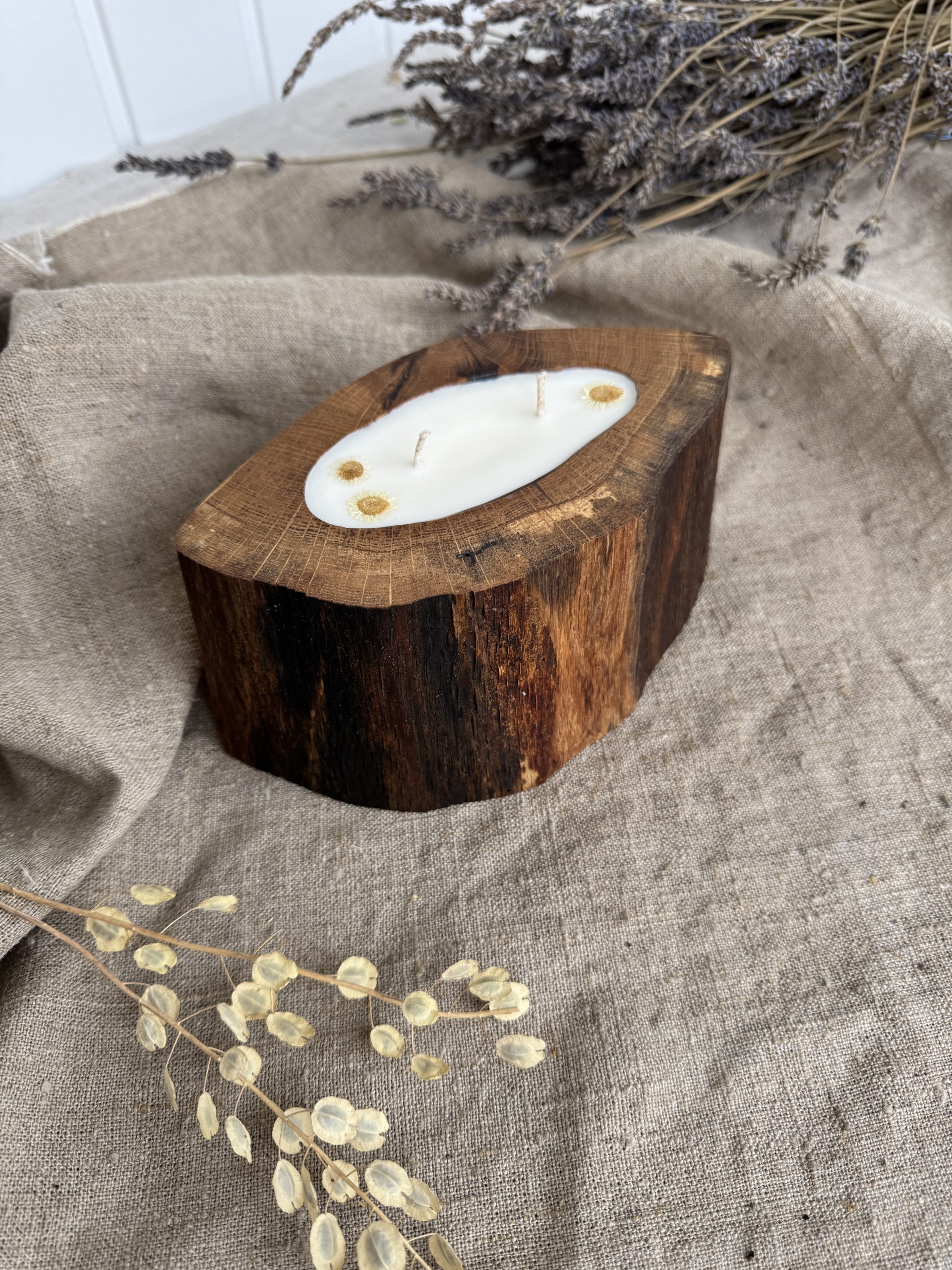 Rose wood candle