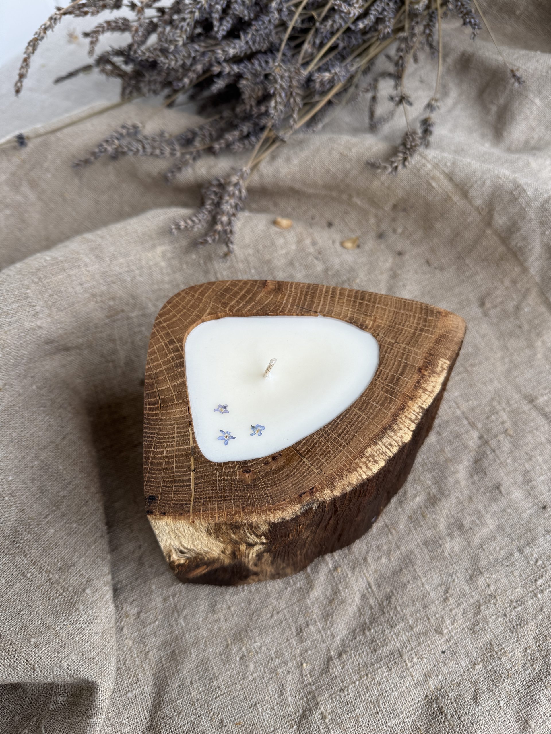 Soy candle in wood