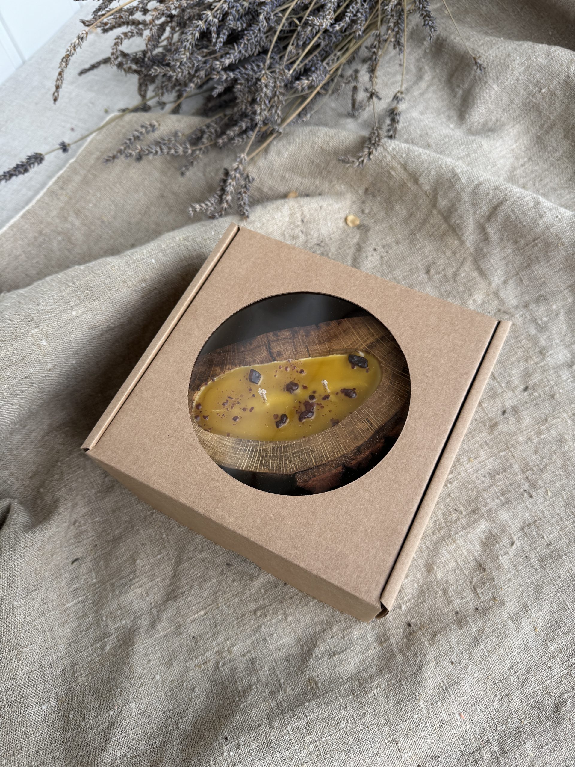 Natural Beeswax & Propolis Candle in Oak Wood - Image 6