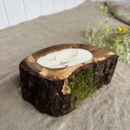 Handmade soy wax candle in natural oak wood with Vanilla fragrance and two cotton wicks