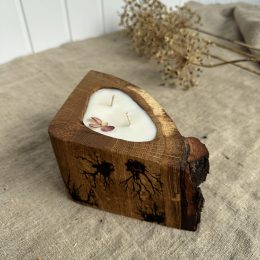 Handmade oak wood soy candle with burnt live edges and Peony fragrance